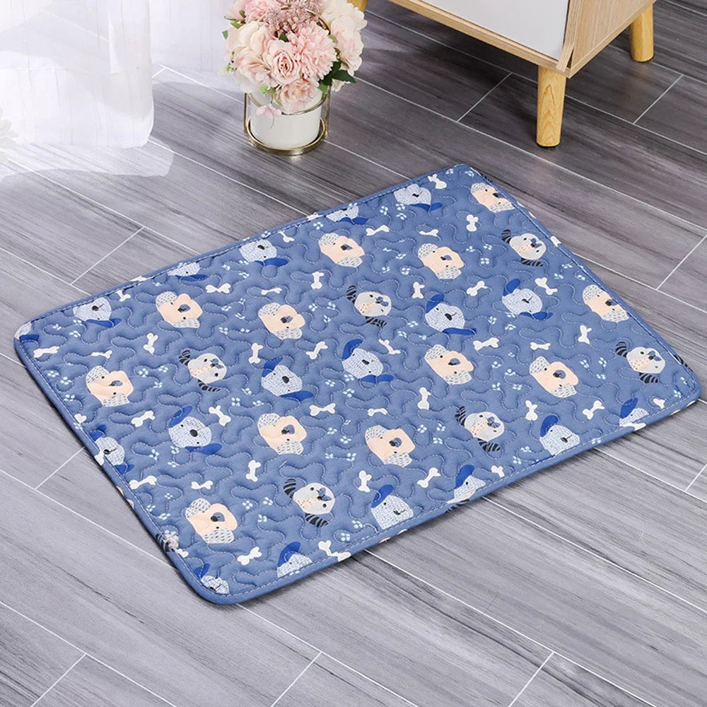 The new pet sleeping mat is cool and comfortable in summer. It is suitable for large, medium and small cats and dogs to sleep in