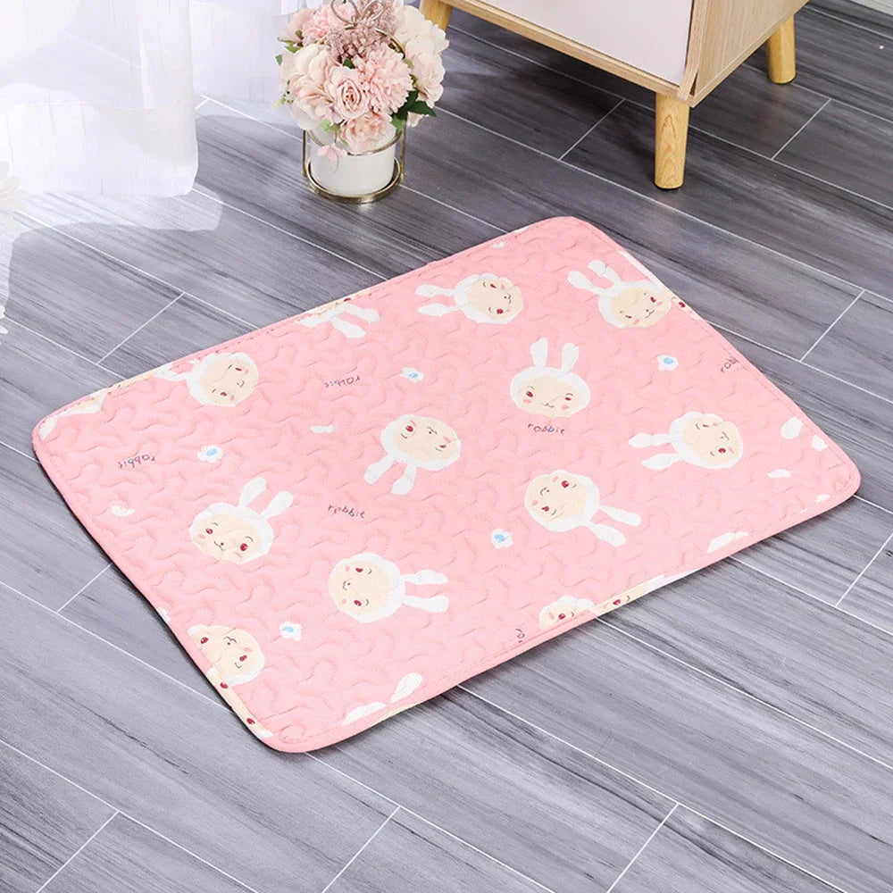 The new pet sleeping mat is cool and comfortable in summer. It is suitable for large, medium and small cats and dogs to sleep in